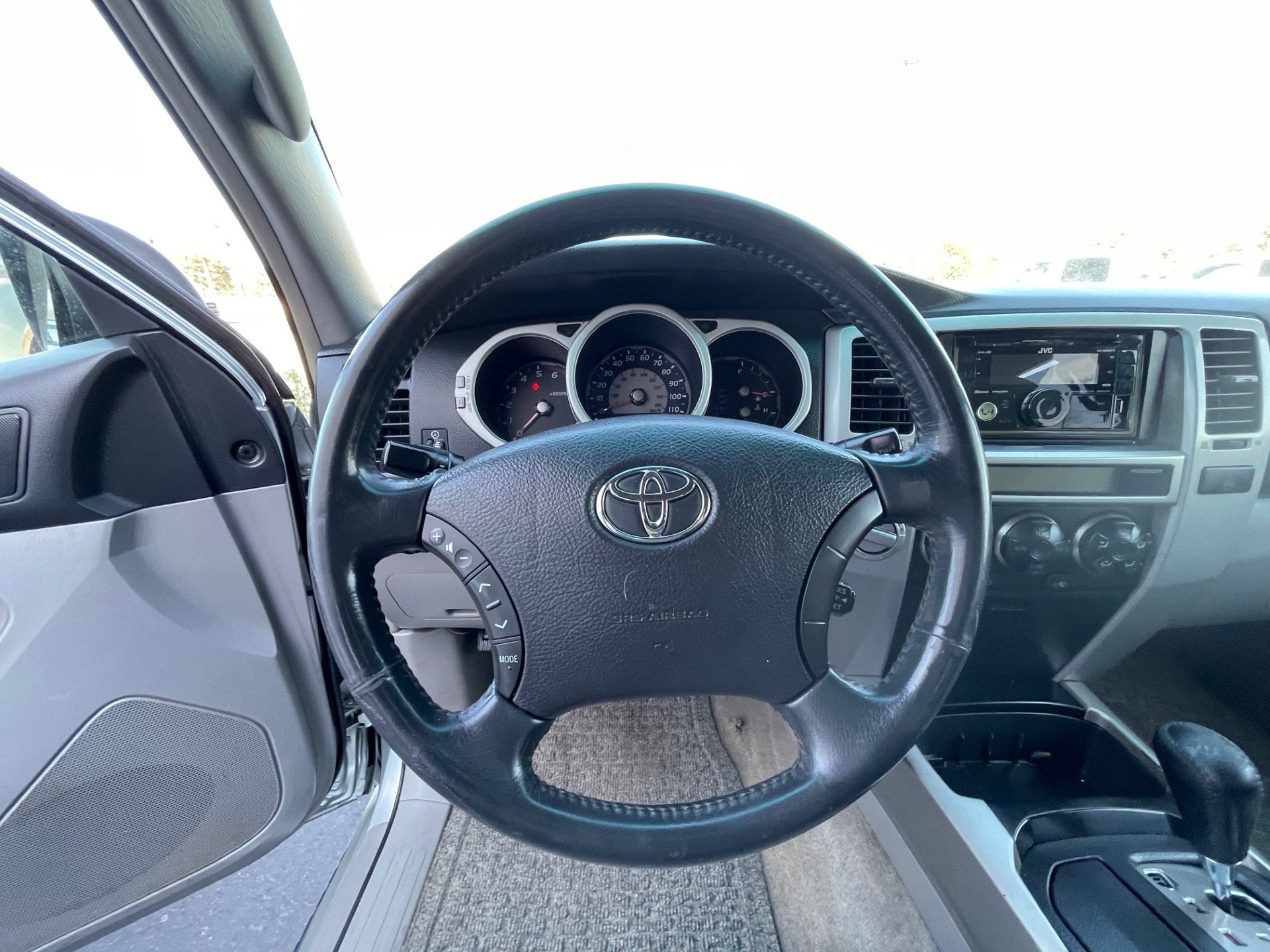 Used 2004 Toyota 4Runner SR5 AWD/4WD image 15