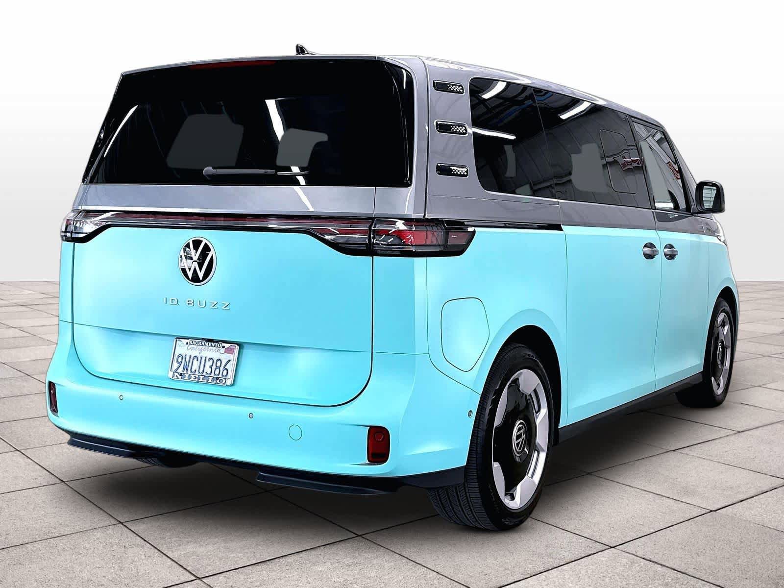 Used 2025 Volkswagen ID. Buzz Pro S RWD image 9