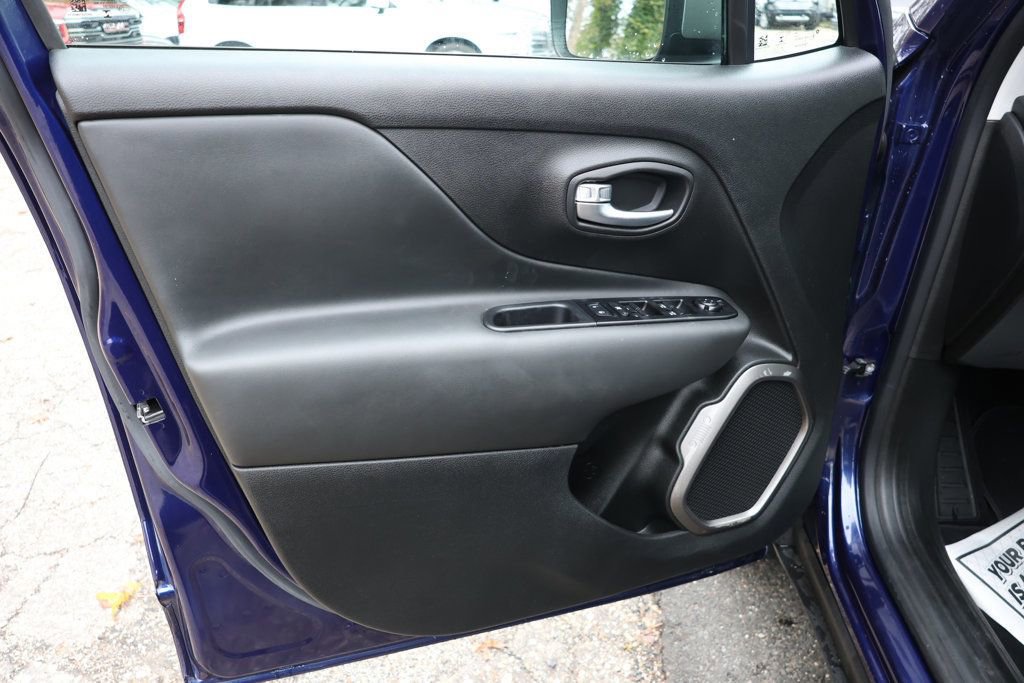 Used 2021 Jeep Renegade Limited w/ Luxury Group II image 10