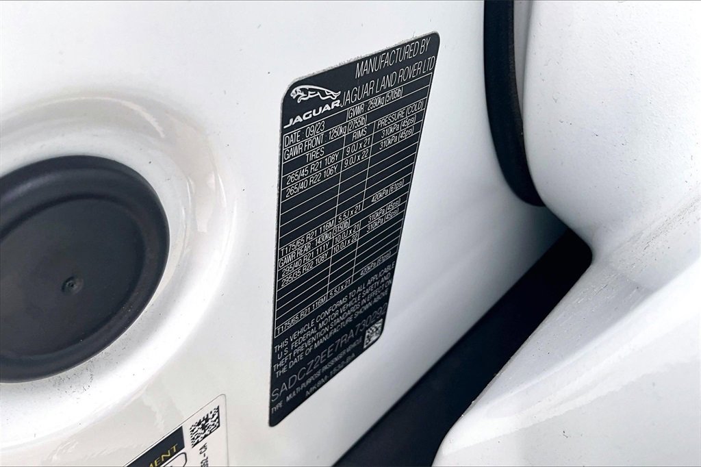 Used 2024 Jaguar F-PACE SVR image 33