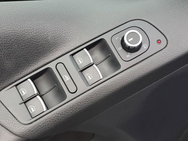 Used 2013 Volkswagen Tiguan SE image 15