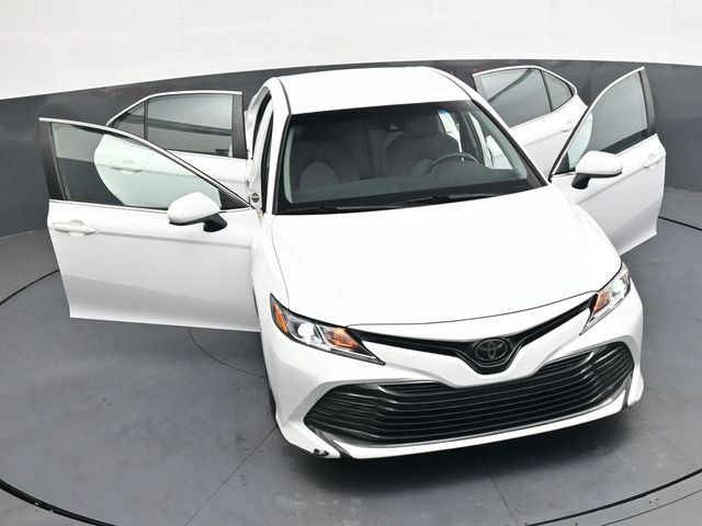 Used 2018 Toyota Camry LE FWD image 36