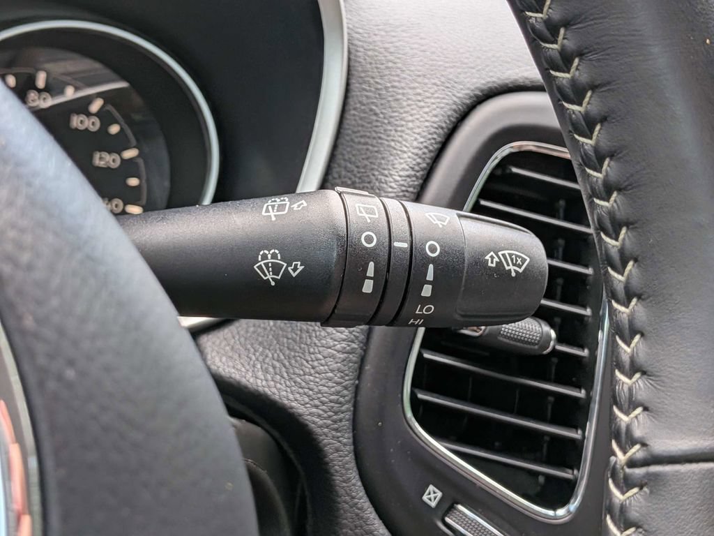 Used 2019 Jeep Compass Latitude FWD image 33