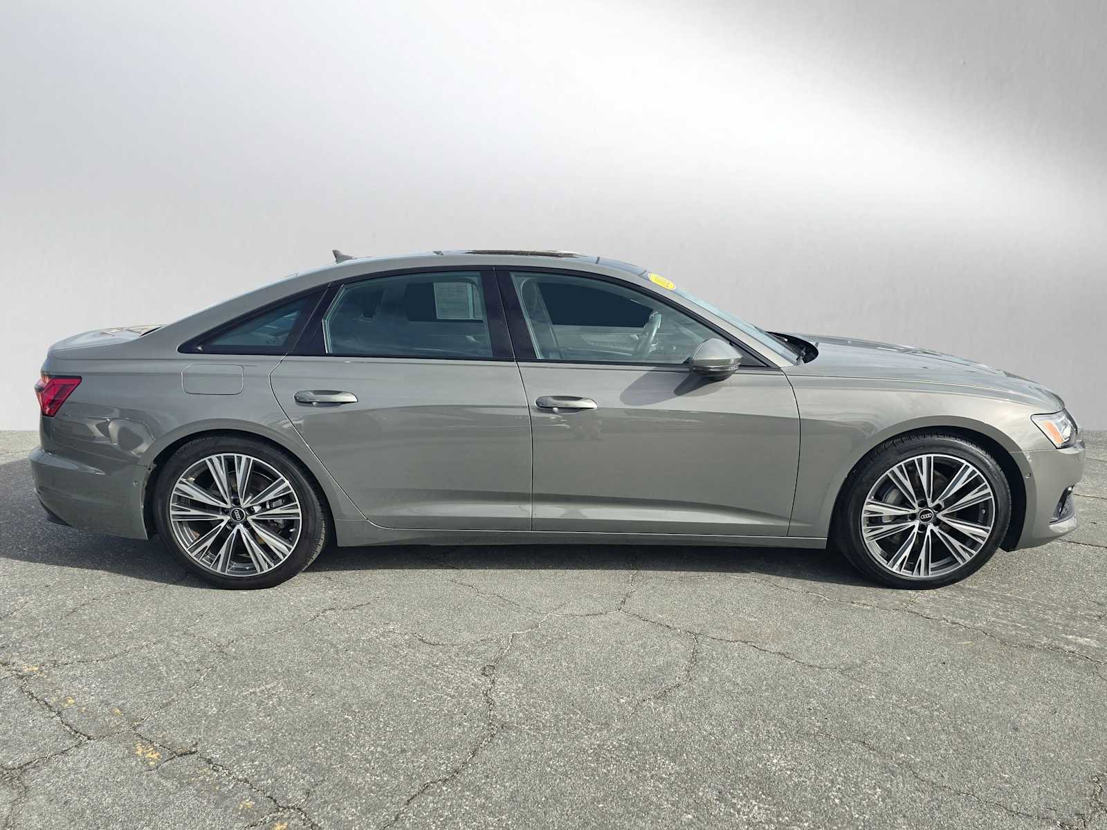 Used 2024 Audi A6 Premium Plus w/ Premium Plus Package image 2