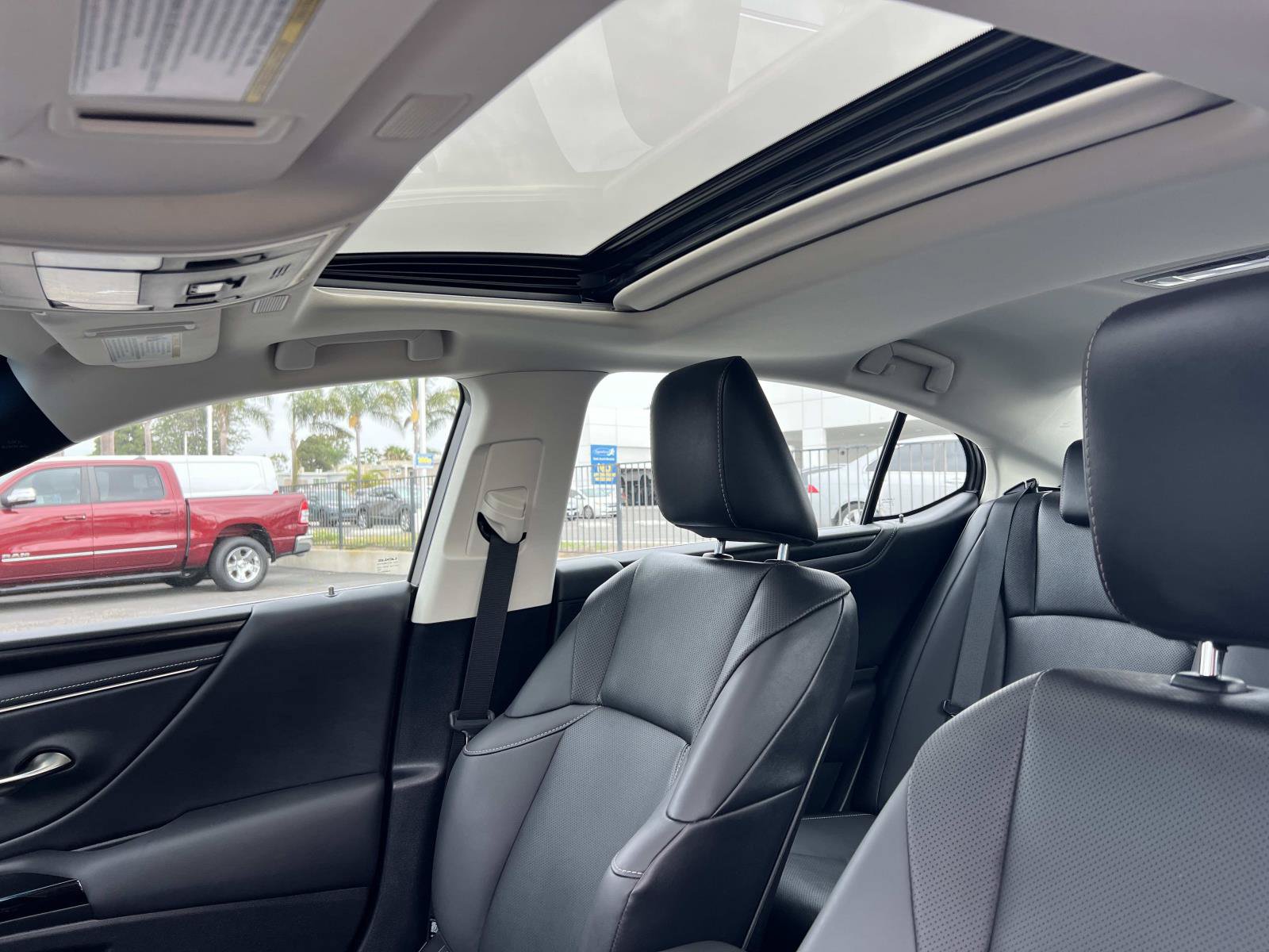 Used 2023 Lexus ES 350 w/ Premium Package FWD image 19
