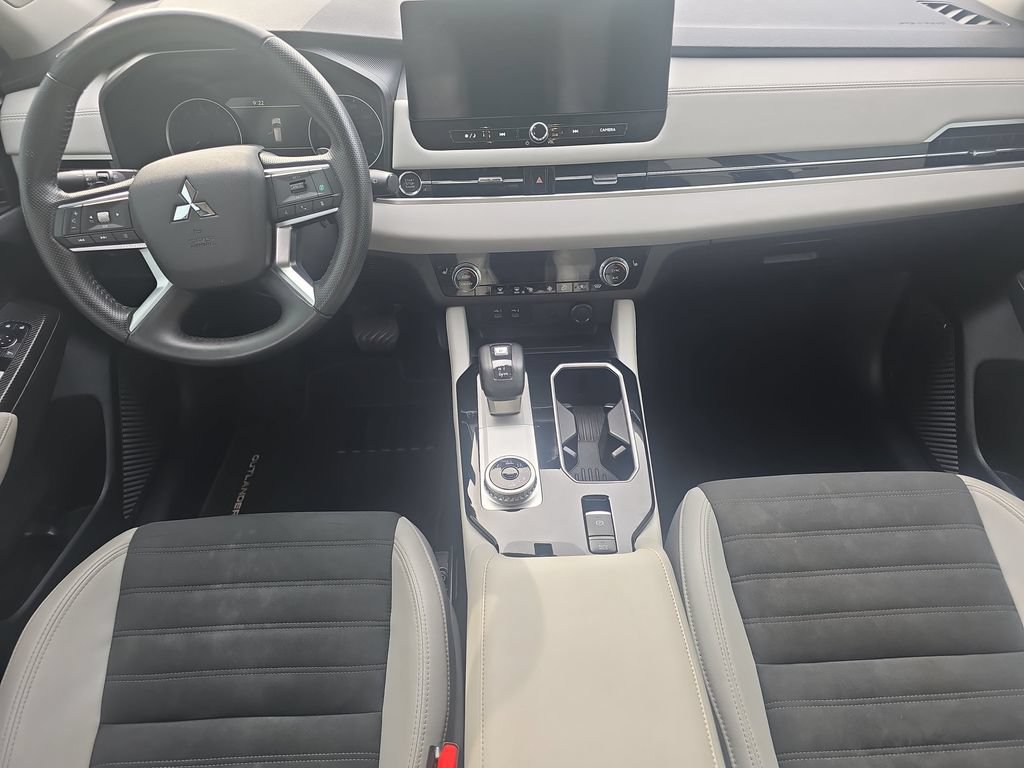 Used 2025 Mitsubishi Outlander SE AWD/4WD image 9