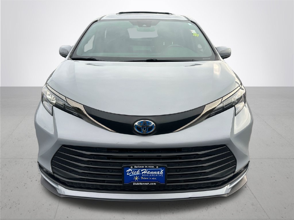 Used 2024 Toyota Sienna XLE Woodland Edition AWD/4WD image 3