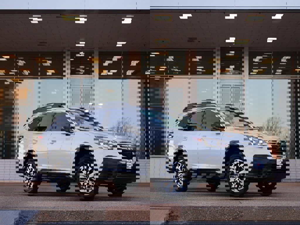 Used 2021 Subaru Outback Base image 1