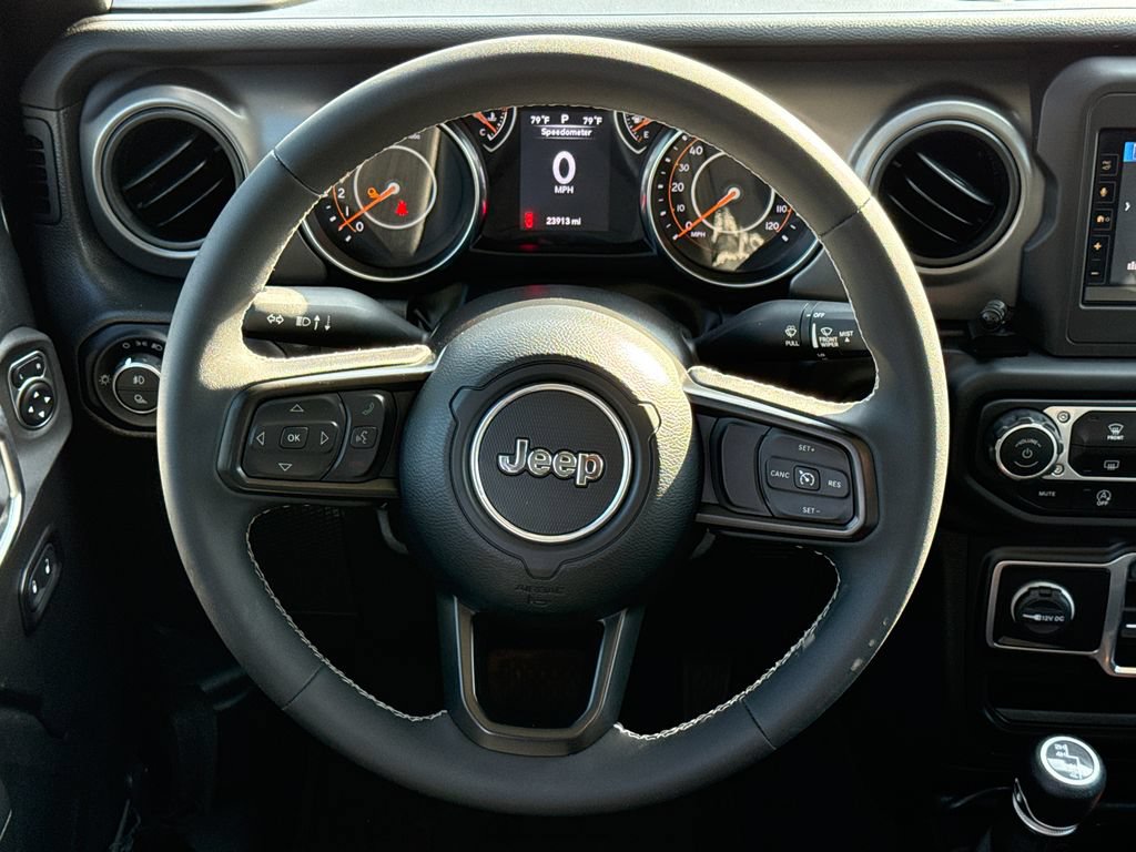 Used 2023 Jeep Gladiator Mojave AWD/4WD image 13