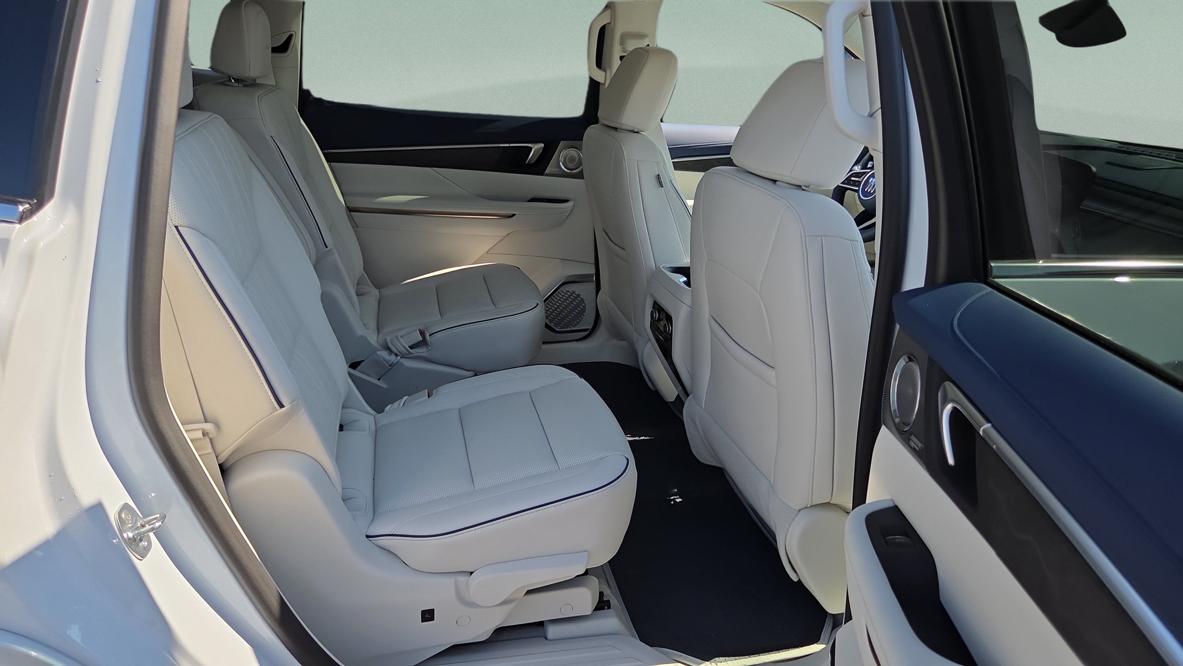 New 2026 Buick Enclave Avenir w/ Super Cruise Package FWD image 14