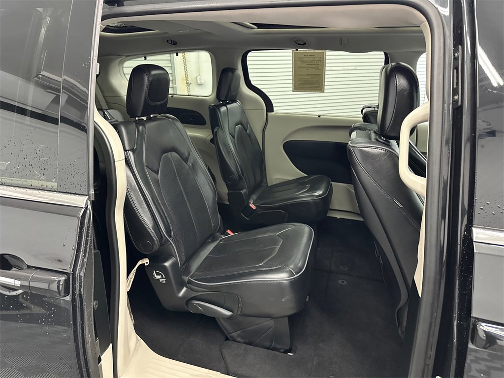 Used 2017 Chrysler Pacifica Limited w/ UConnect Theater Package image 17