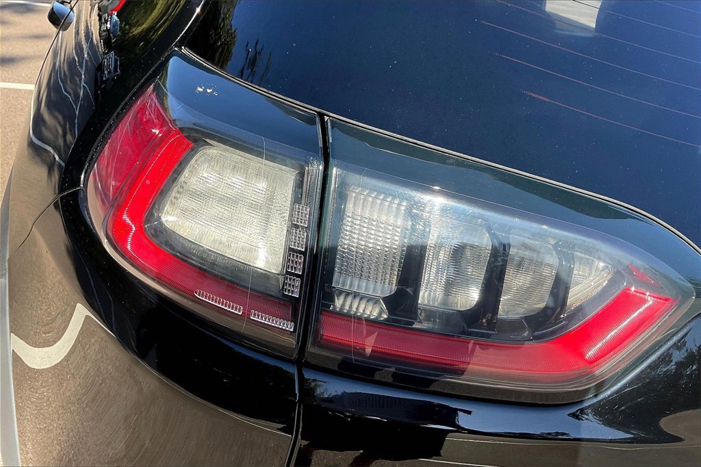 Used 2019 Jeep Cherokee Trailhawk w/ Cold Weather Group image 24