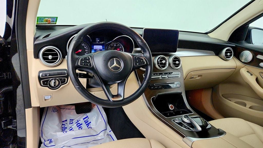Used 2019 Mercedes-Benz GLC 350e 4MATIC image 12