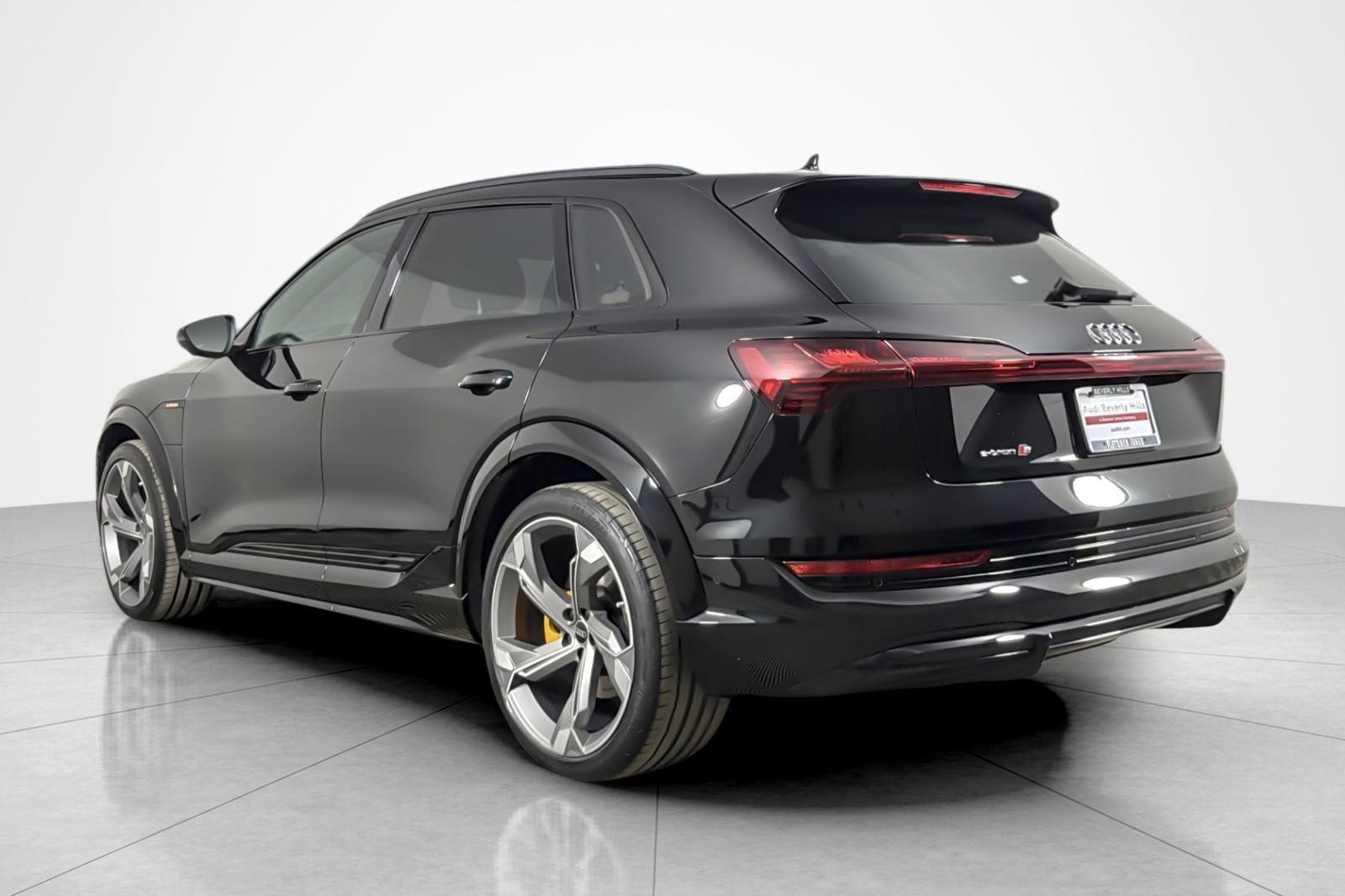 Used 2023 Audi e-tron S Prestige w/ Prestige Package AWD/4WD image 3