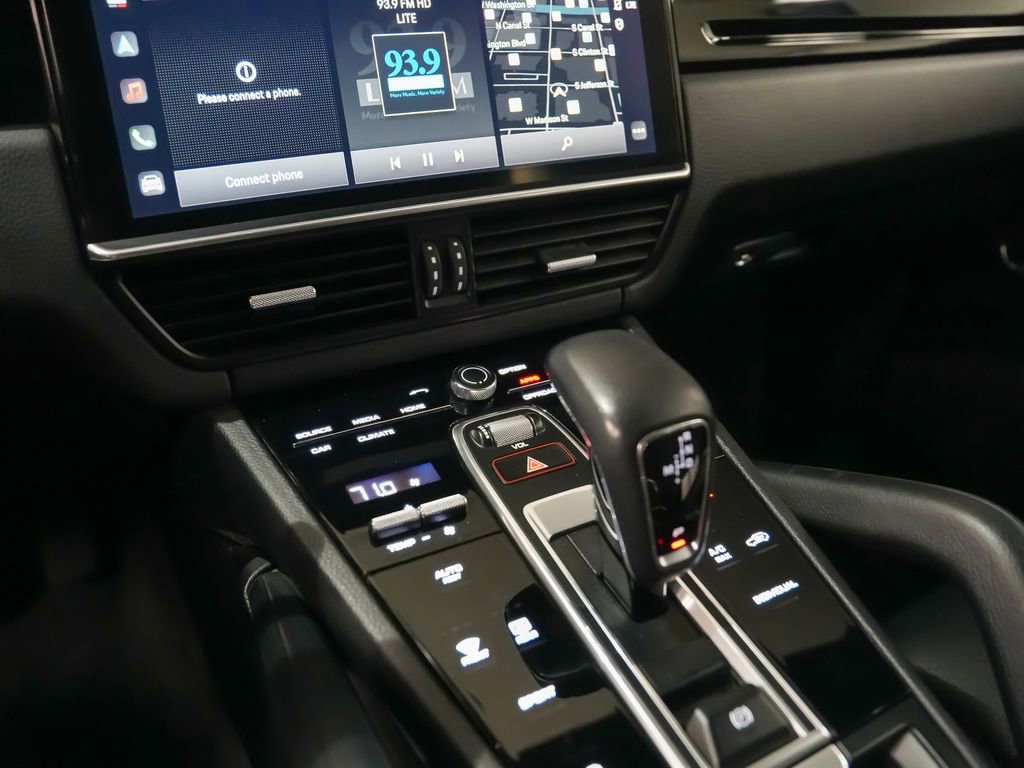 Used 2022 Porsche Cayenne AWD/4WD image 31