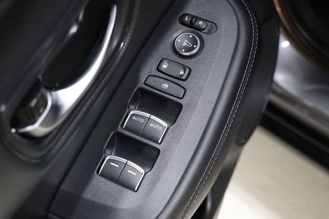 Used 2025 Honda HR-V EX-L image 17