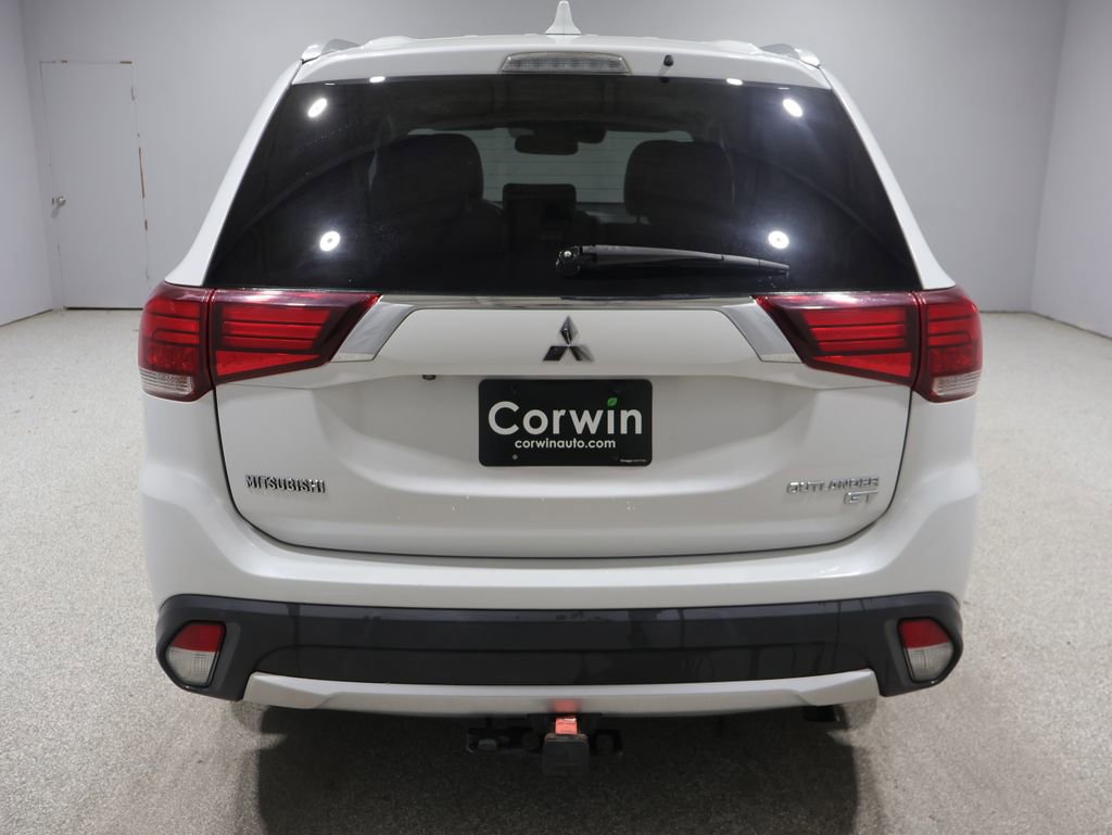 Used 2018 Mitsubishi Outlander GT AWD/4WD image 3
