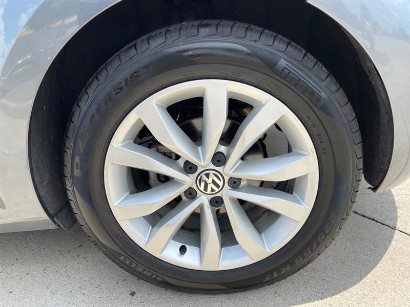 Used 2013 Volkswagen Beetle TDI FWD image 35