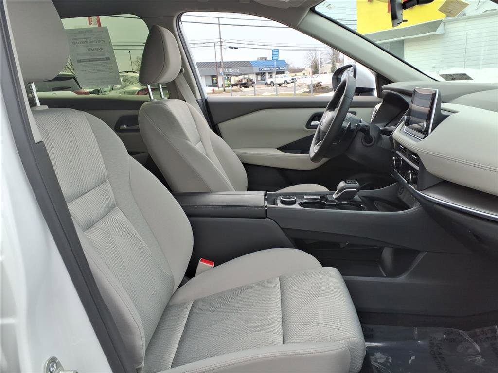 Used 2025 Nissan Rogue SV image 11