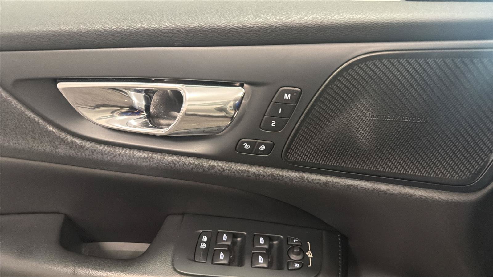 Used 2019 Volvo S60 T5 Momentum w/ Multimedia Package FWD image 23