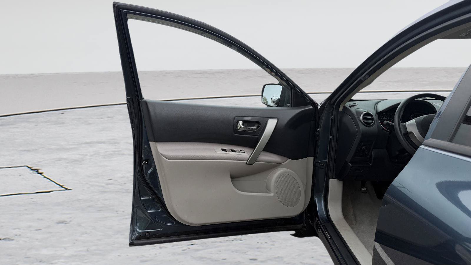 Used 2013 Nissan Rogue S AWD/4WD image 9
