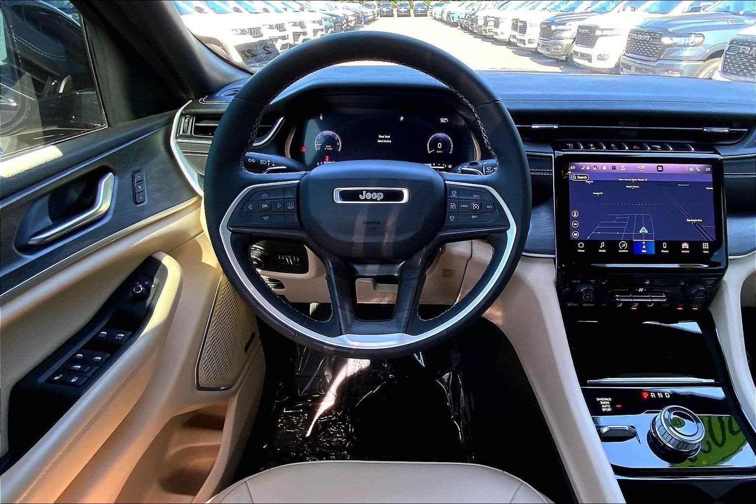 Certified 2023 Jeep Grand Cherokee L Limited w/ Black Appearance Package AWD/4WD image 5