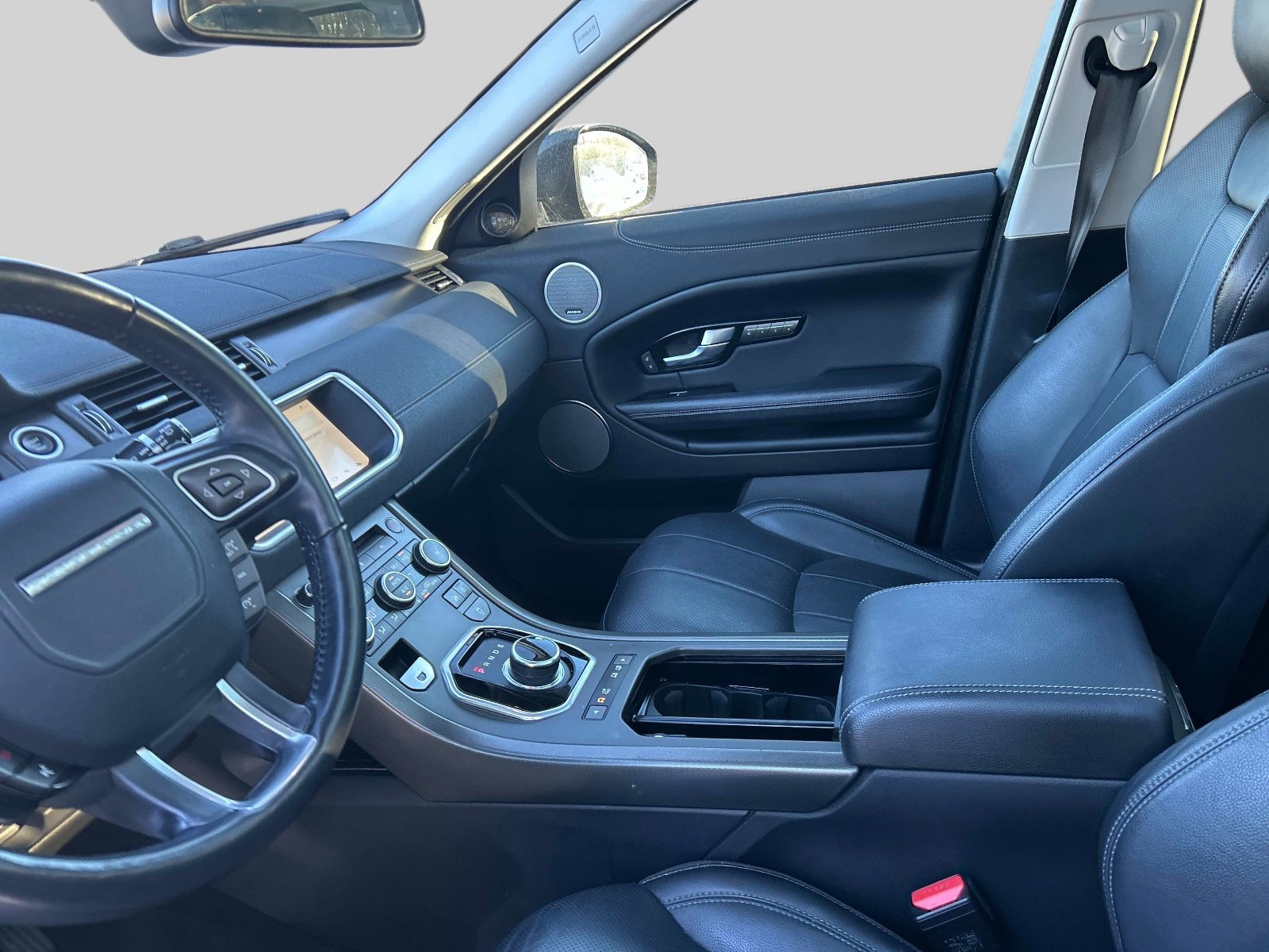 Used 2019 Land Rover Range Rover Evoque SE Premium image 23