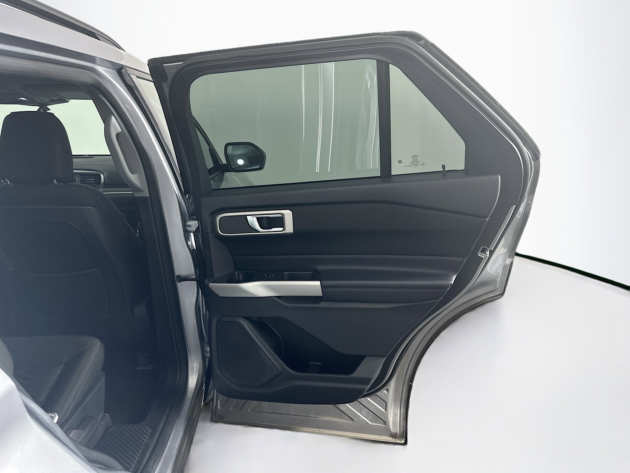 Used 2020 Ford Explorer XLT image 32