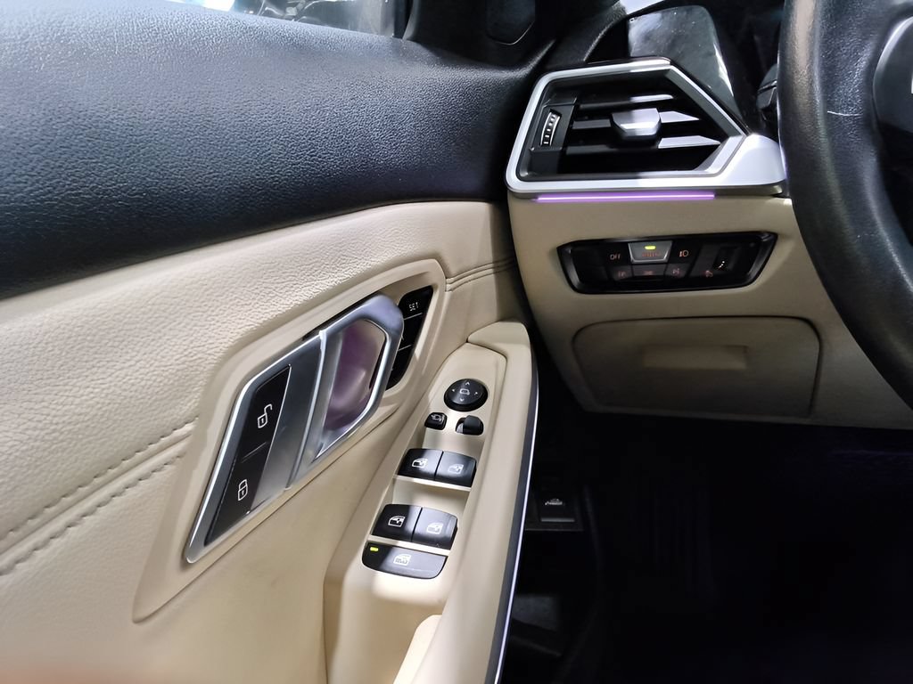 Used 2021 BMW 330e xDrive w/ Premium Package AWD/4WD image 19