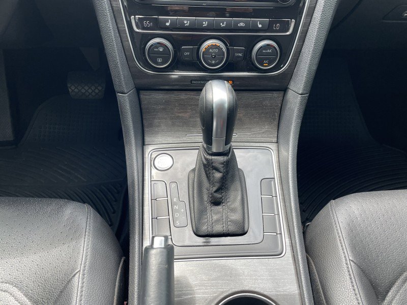 Used 2017 Volkswagen Passat 1.8T SE FWD image 15