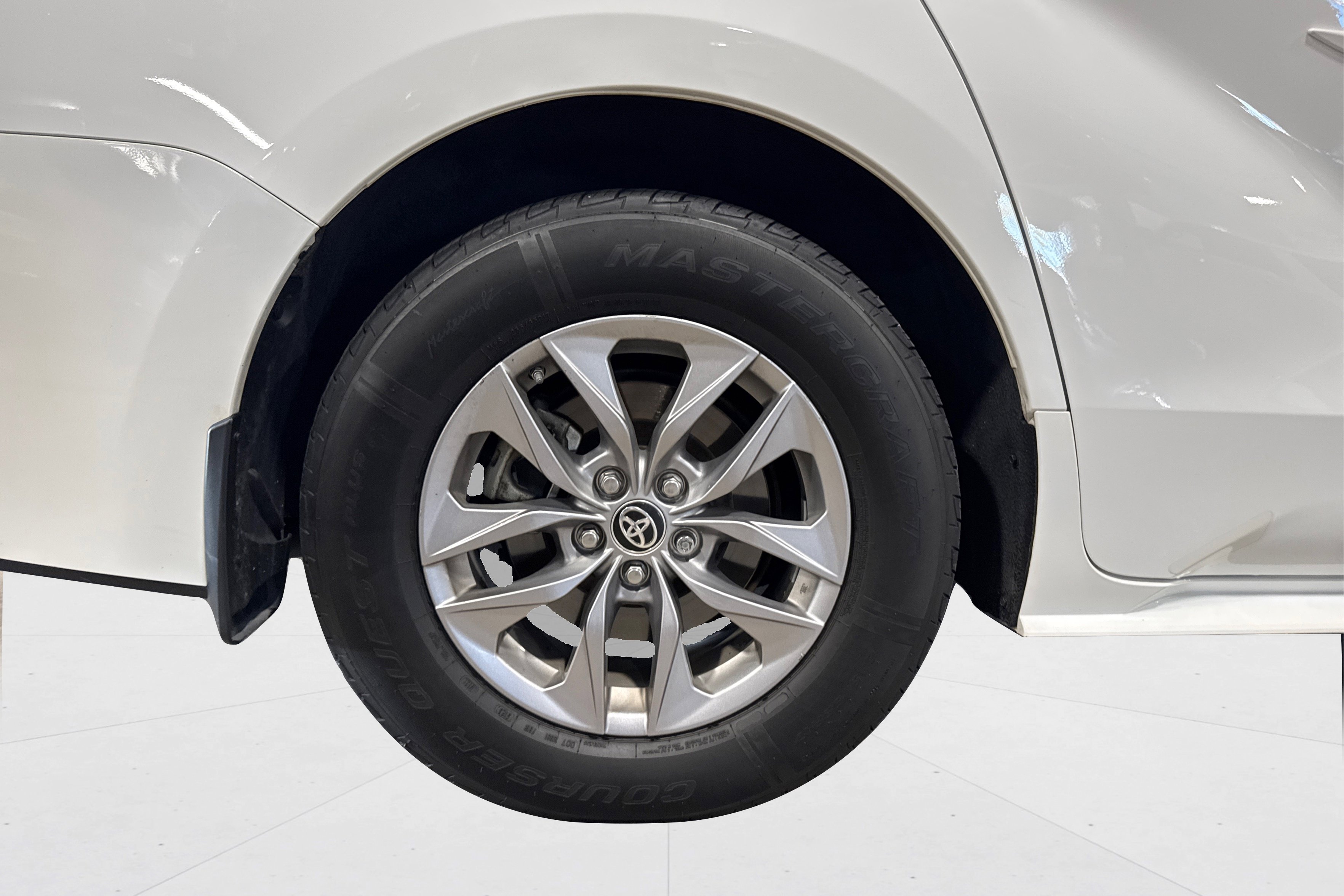 Used 2024 Toyota Sienna LE image 53