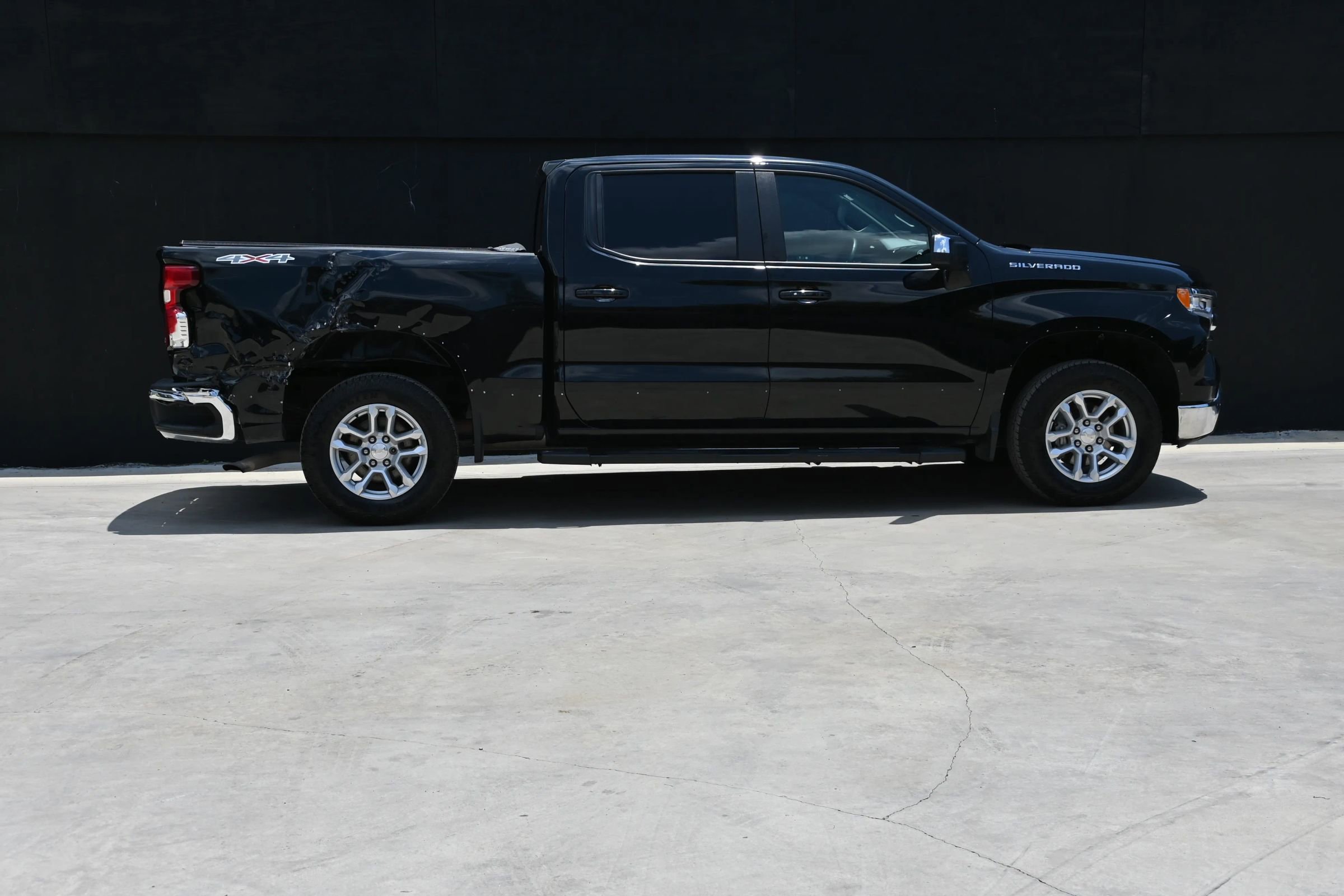Used 2023 Chevrolet Silverado 1500 LT AWD/4WD image 6