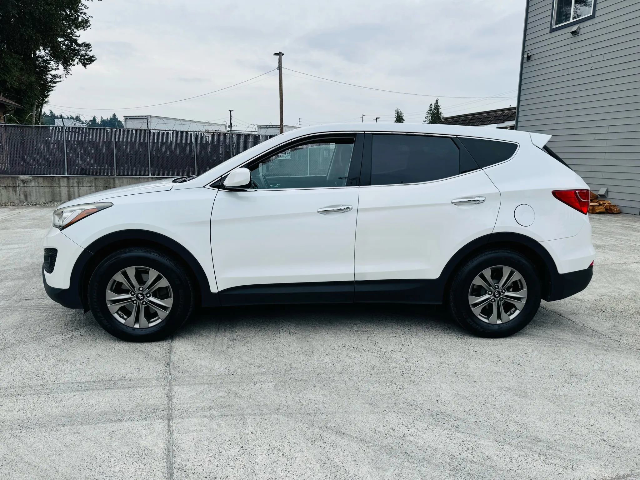 Used 2015 Hyundai Santa Fe Sport image 2