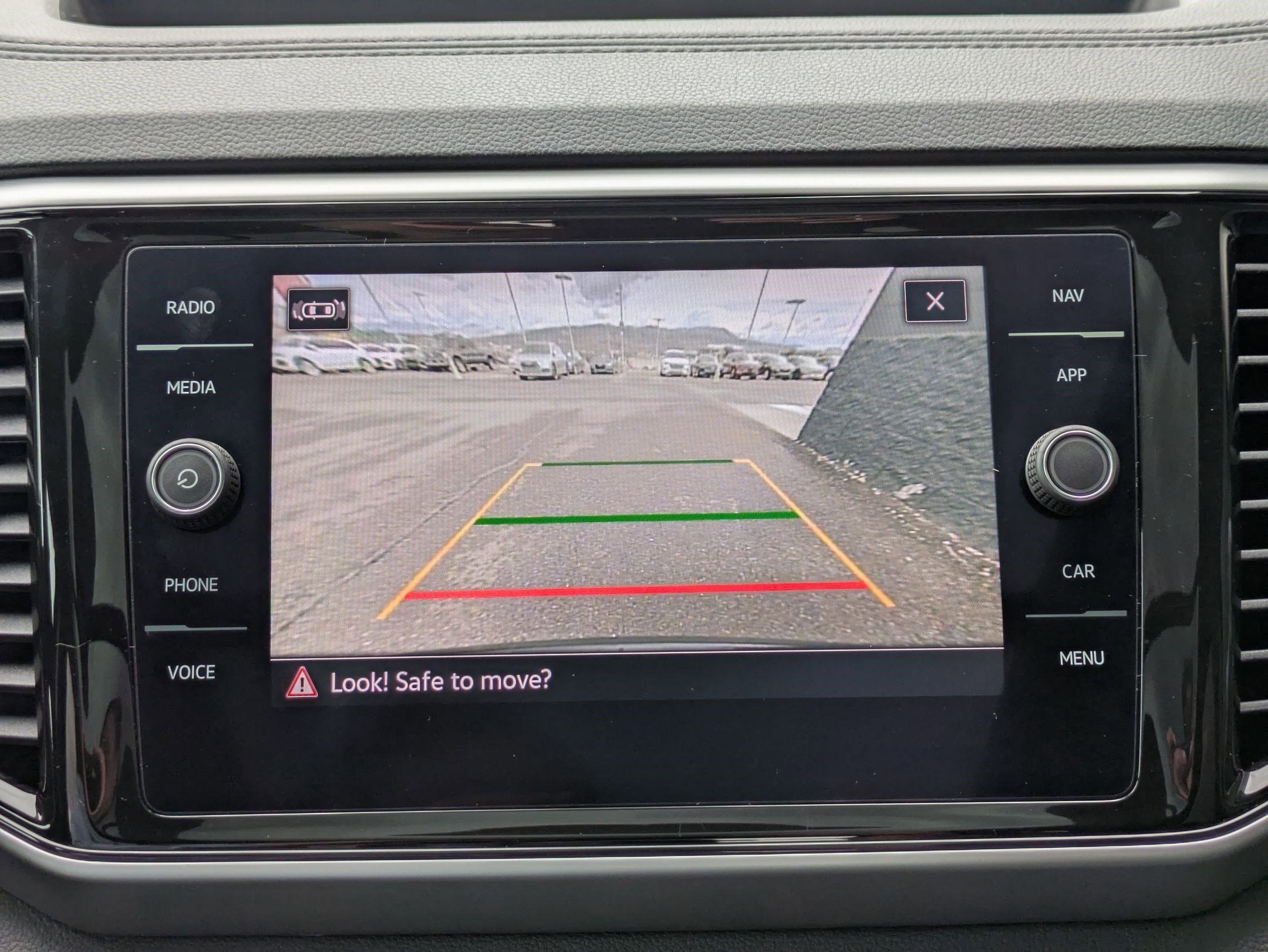 Used 2022 Volkswagen Atlas SEL Premium image 17