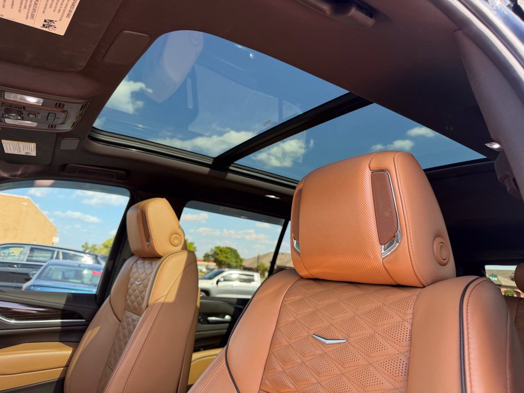 Used 2024 Cadillac Escalade Premium Luxury AWD/4WD image 29