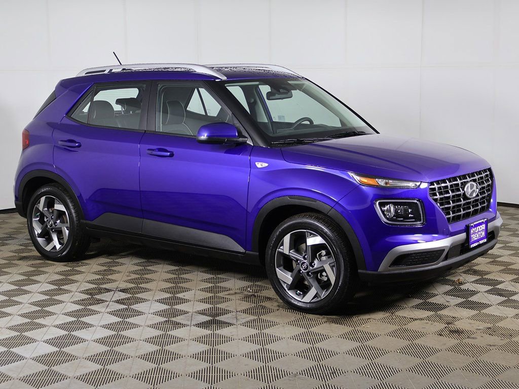 Certified 2025 Hyundai Venue Limited FWD image 40