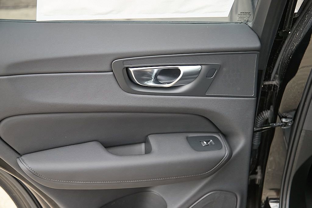 New 2026 Volvo XC60 B5 Ultra w/ Protection Package Premier image 17