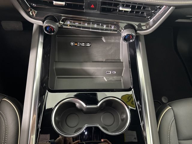 New 2026 Chevrolet Suburban Premier AWD/4WD image 15