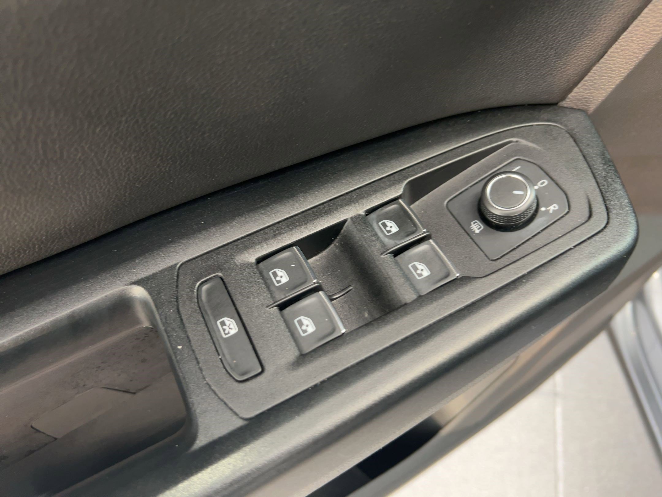 Used 2019 Volkswagen Atlas SE w/ Towing Package image 13