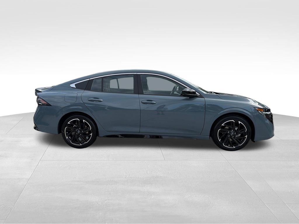 New 2026 Nissan Sentra SR w/ Floor Mat Package FWD image 9