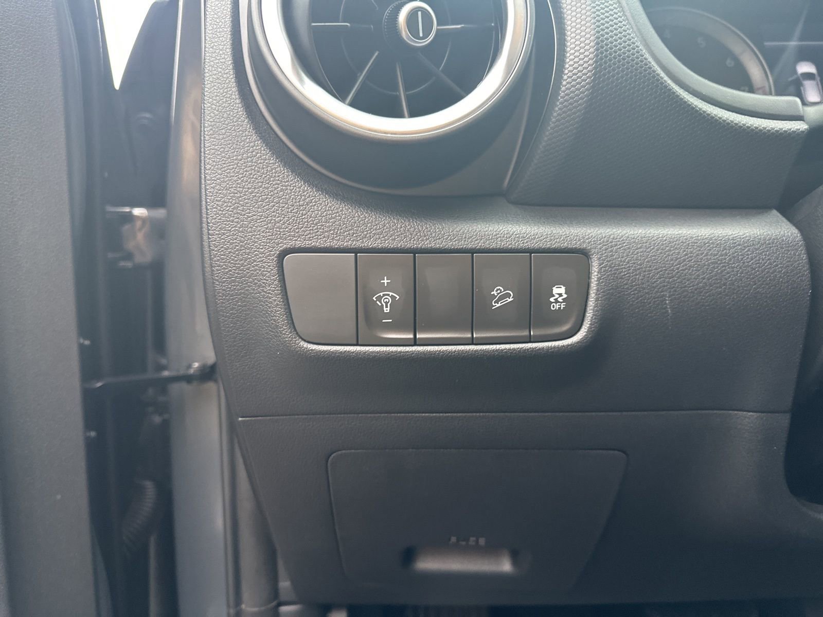 Used 2023 Hyundai Kona SEL image 14