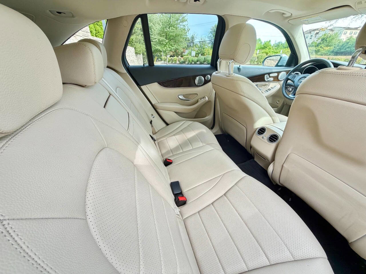 Used 2018 Mercedes-Benz GLC 300 4MATIC image 40