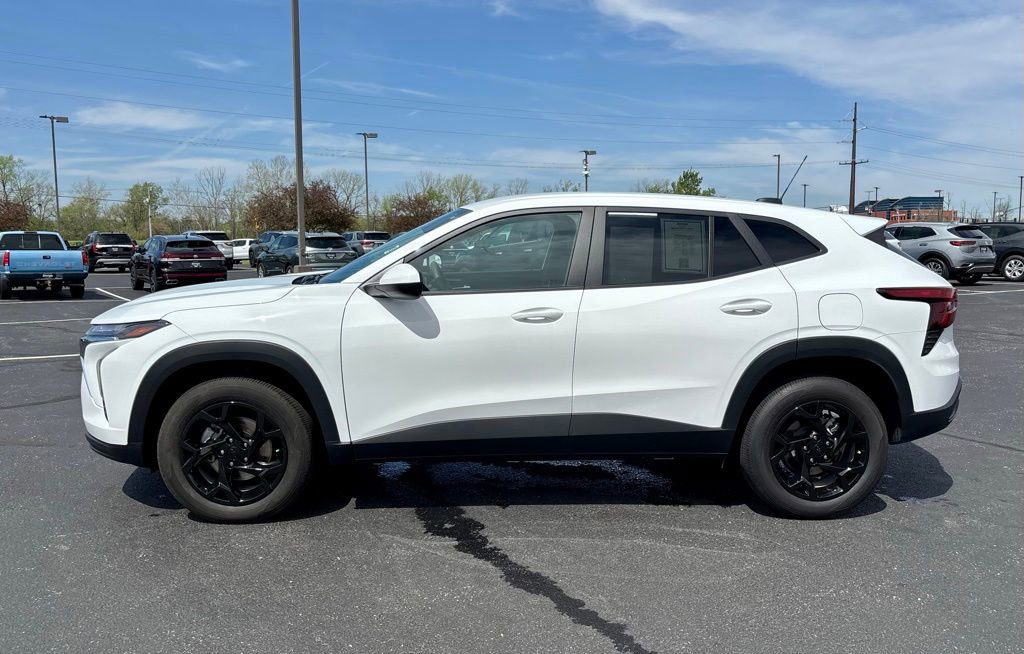 Used 2024 Chevrolet Trax LS w/ LS Convenience Package FWD image 4