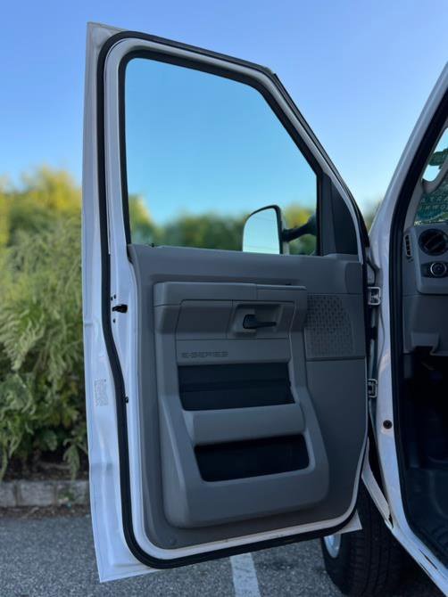 Used 2023 Ford E-350 and Econoline 350 Super Duty w/ Power Windows & Locks Group image 27