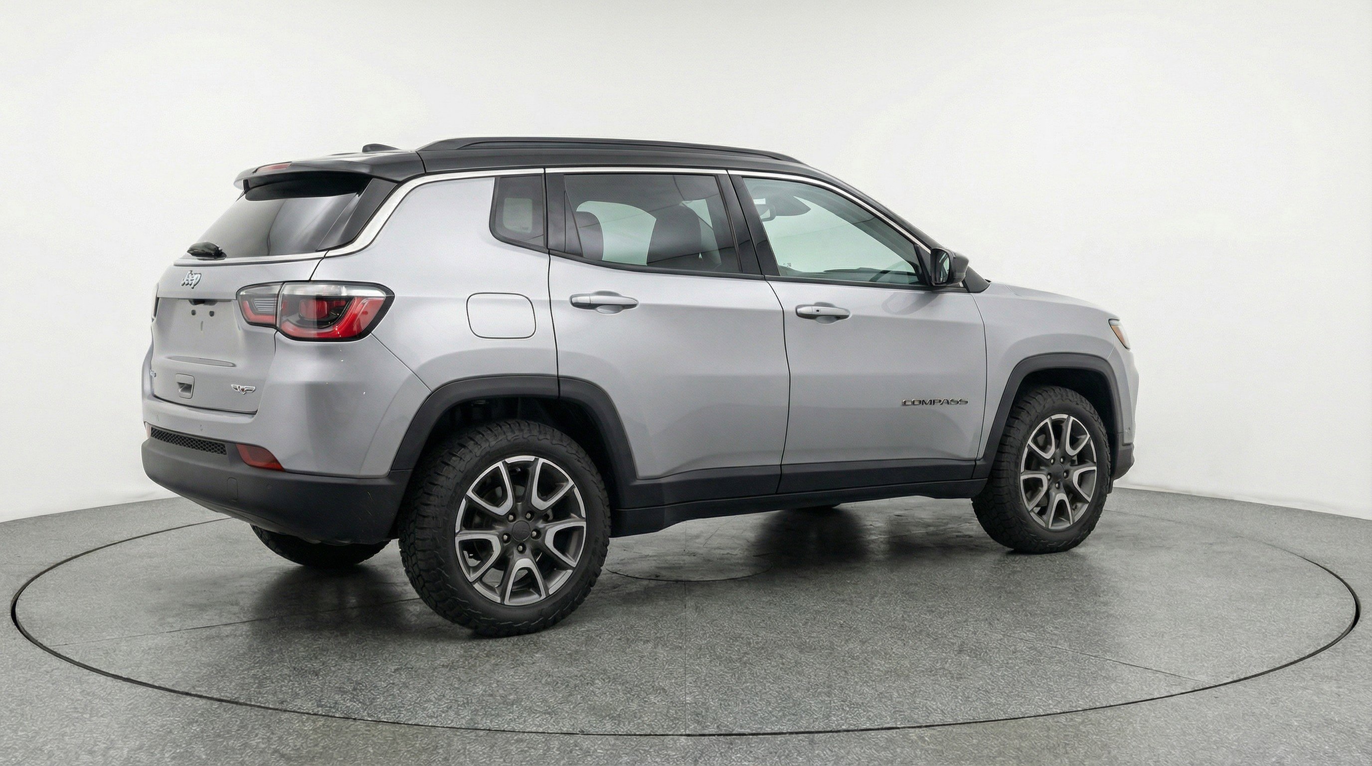 Used 2025 Jeep Compass Trailhawk AWD/4WD image 9