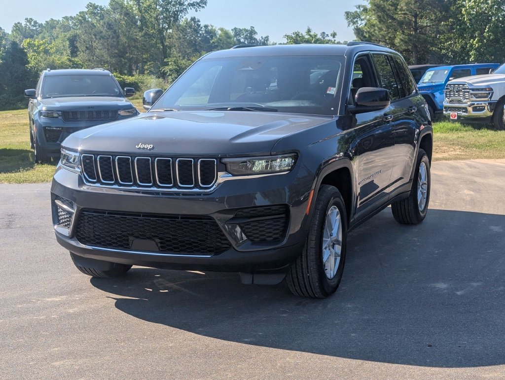 New 2026 Jeep Grand Cherokee Laredo RWD image 4