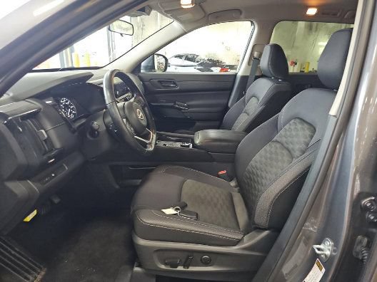 Used 2024 Nissan Pathfinder SV AWD/4WD image 2