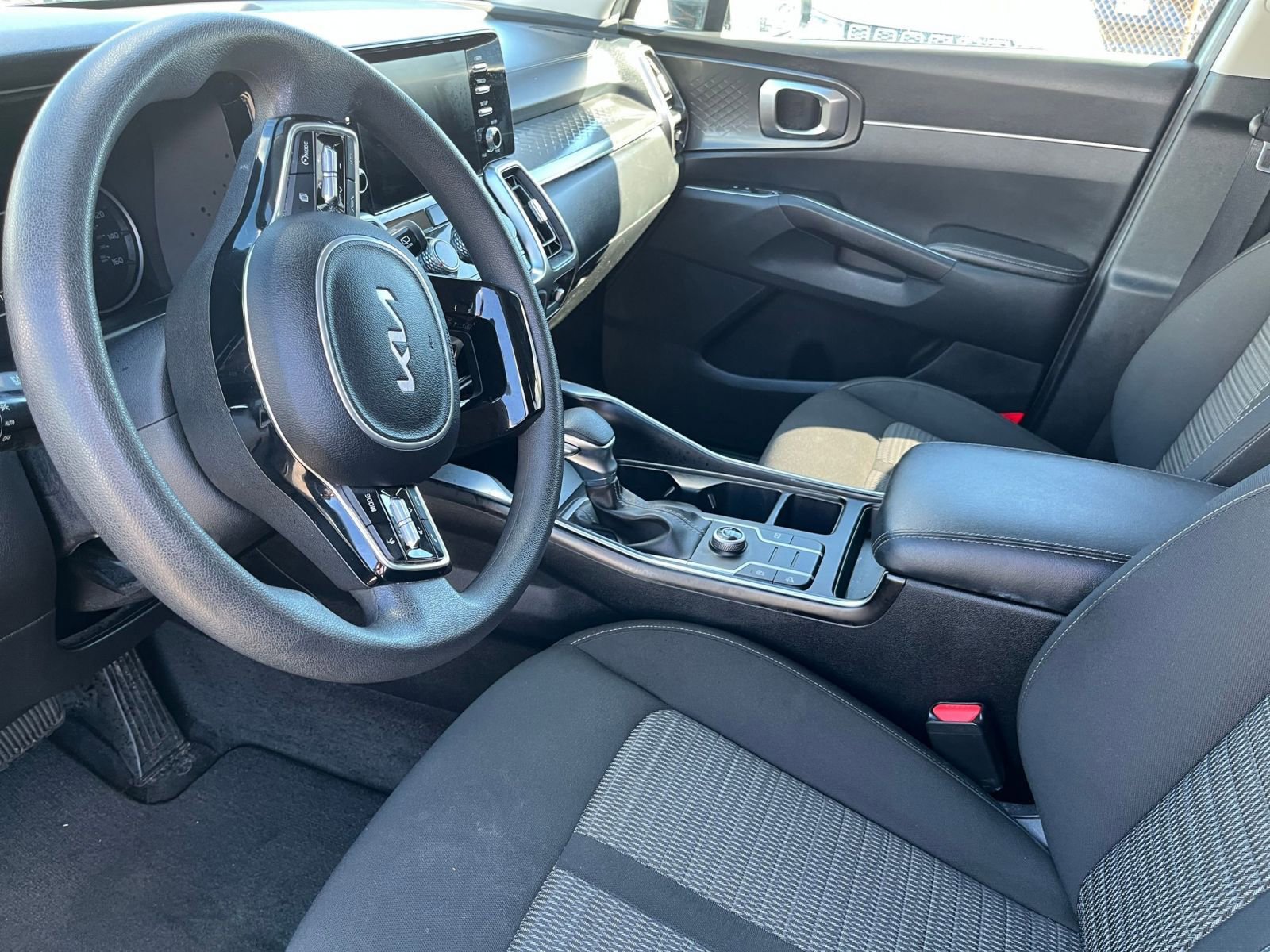 Used 2023 Kia Sorento LX image 35