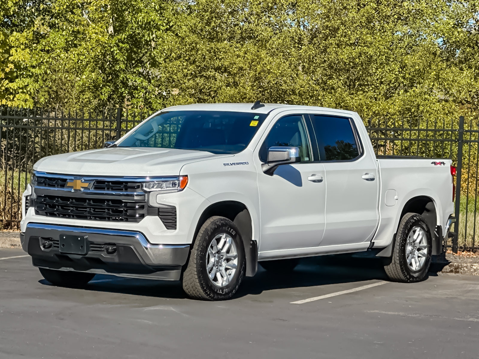 Used 2023 Chevrolet Silverado 1500 LT w/ Protection Package AWD/4WD image 7