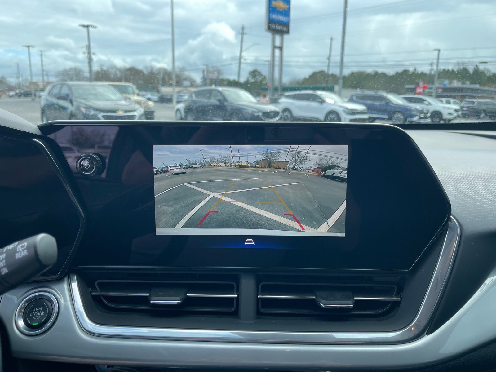 Used 2024 Chevrolet Trax LT w/ Sunroof Package image 6